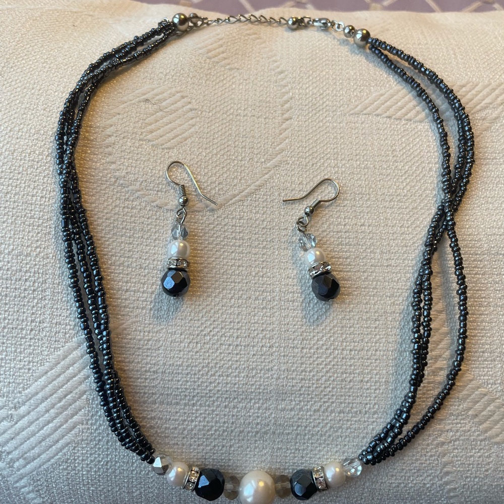 Necklace earring set